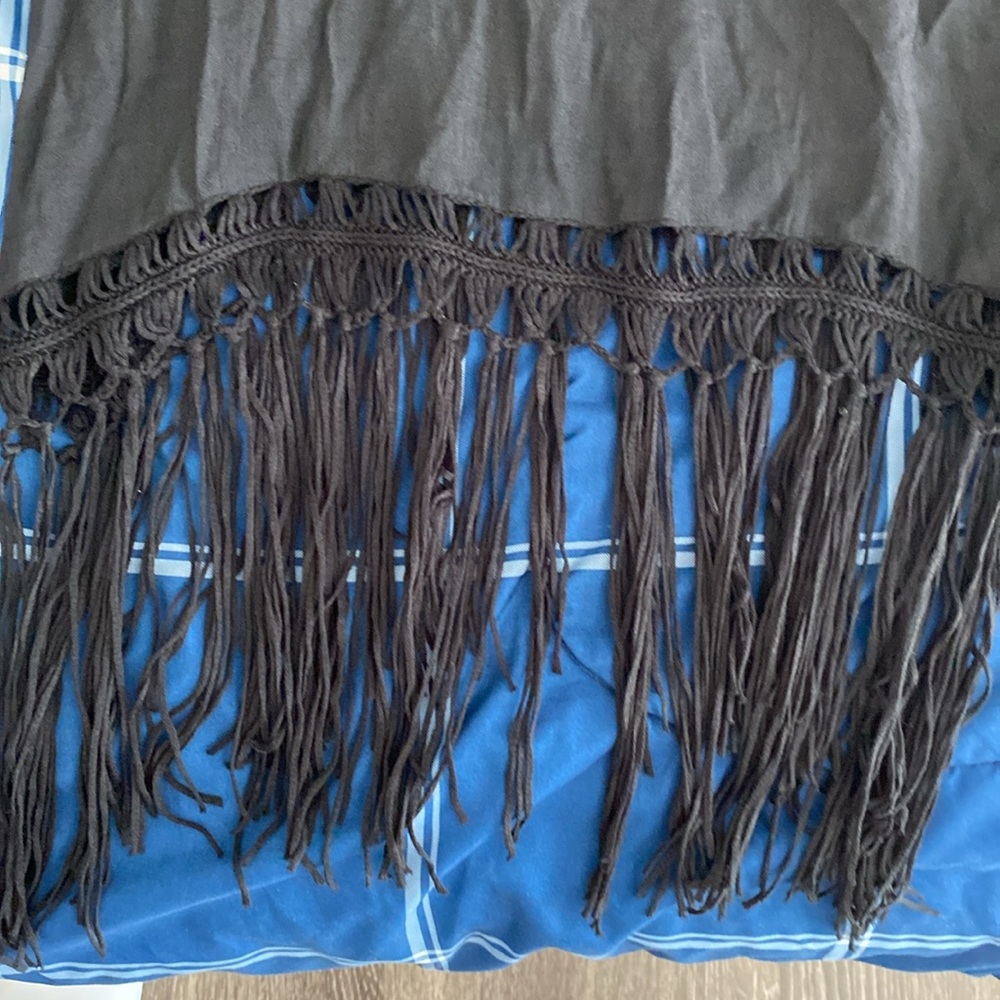 Black Fringe Sleeveless v-neck Top - Picture 6 of 17